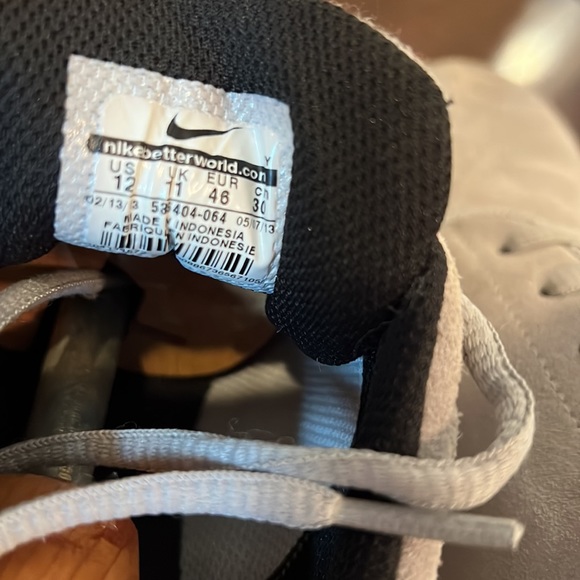 Nike Satire casual sneaker light grey, red and white 536404-064 size 12 - Picture 5 of 6